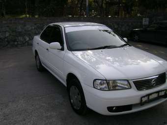 2002 Nissan Sunny Pictures