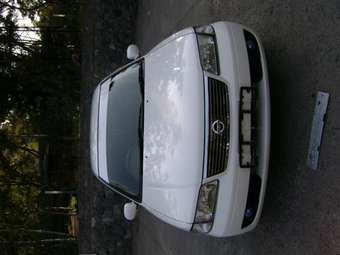2002 Nissan Sunny Photos
