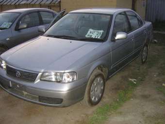 2002 Nissan Sunny Photos