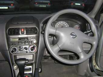 2002 Nissan Sunny Pictures