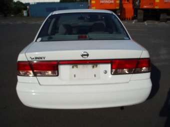 2002 Nissan Sunny Pictures