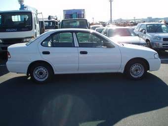 2002 Nissan Sunny Photos