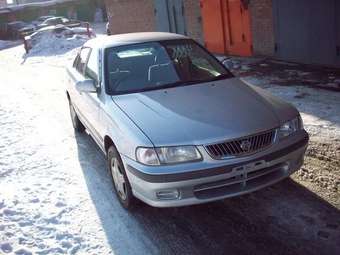 2002 Nissan Sunny Pictures