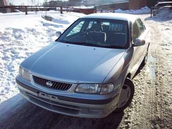2002 Nissan Sunny Wallpapers
