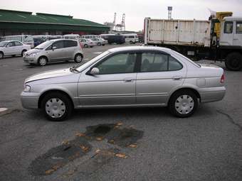 2002 Nissan Sunny Pictures