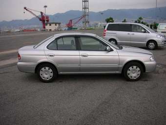 2002 Nissan Sunny Pictures