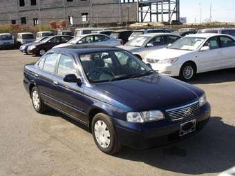 2002 Nissan Sunny Pictures