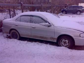 2002 Nissan Sunny Photos