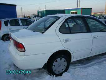 2002 Nissan Sunny Pictures