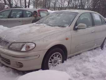 2002 Nissan Sunny Images