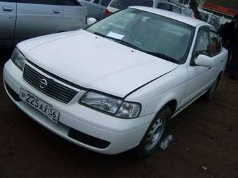 2002 Nissan Sunny Pictures