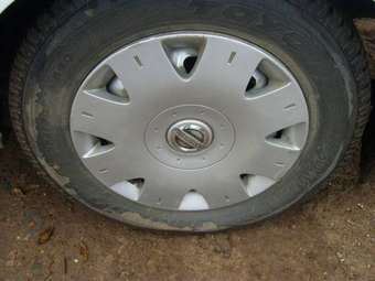 2002 Nissan Sunny Pictures