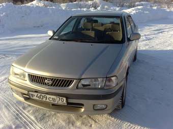 2002 Nissan Sunny Photos