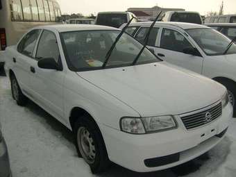 2002 Nissan Sunny Pictures