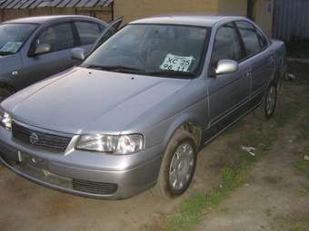 2002 Nissan Sunny Pictures