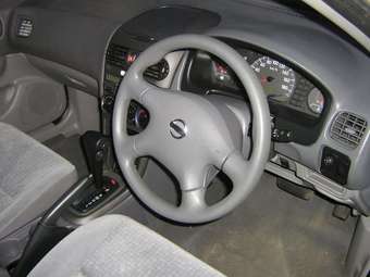 2002 Nissan Sunny Pictures