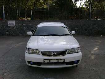 2002 Nissan Sunny Photos