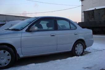 2002 Nissan Sunny Photos