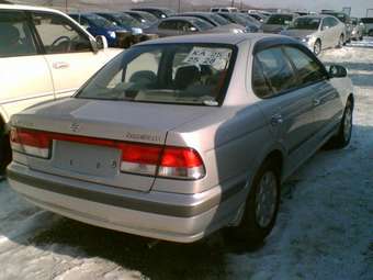 2002 Nissan Sunny Pictures