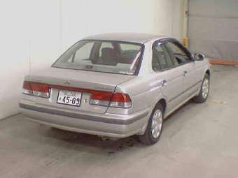 2002 Nissan Sunny Photos