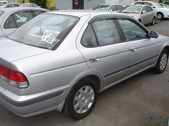 2002 Nissan Sunny Pictures