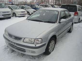 2002 Nissan Sunny Pics