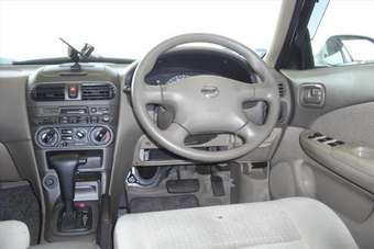 2002 Nissan Sunny Pictures