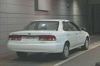 2002 Nissan Sunny Pictures