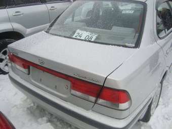 2002 Nissan Sunny Photos
