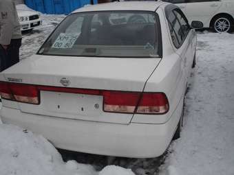 2002 Nissan Sunny Pictures