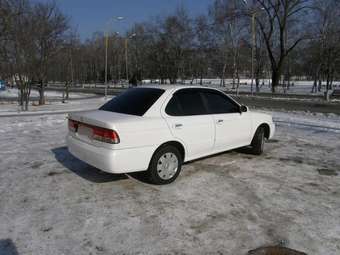 2002 Nissan Sunny Photos