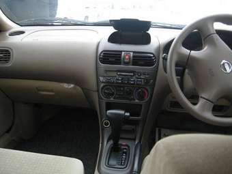 2002 Nissan Sunny Photos