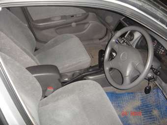 2002 Nissan Sunny Photos