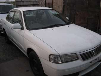 2002 Nissan Sunny Pictures