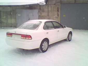 2002 Nissan Sunny Photos