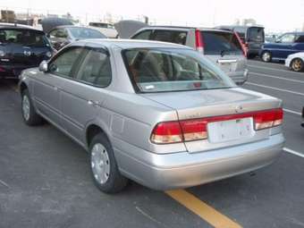 2002 Nissan Sunny Photos