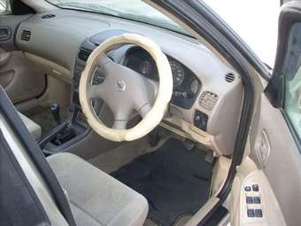 2002 Nissan Sunny Pictures