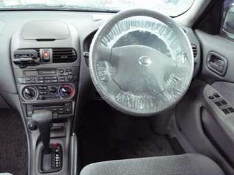 2002 Nissan Sunny Photos