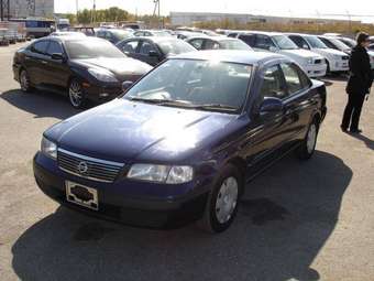 2002 Nissan Sunny Pictures