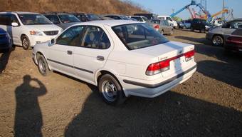 2002 Nissan Sunny Photos