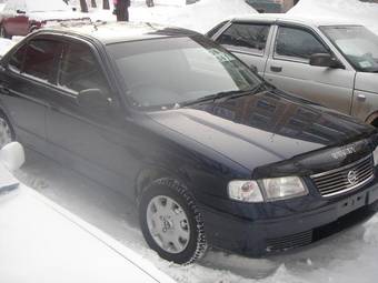 2002 Nissan Sunny Photos
