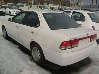 2002 Nissan Sunny Photos