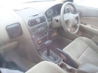 2002 Nissan Sunny Pictures