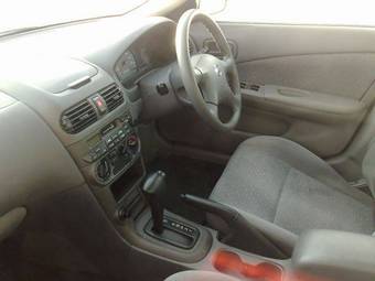 2002 Nissan Sunny Images