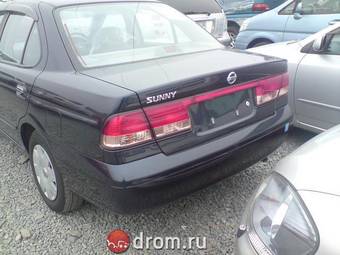 2002 Nissan Sunny Pictures