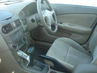 2002 Nissan Sunny Pictures