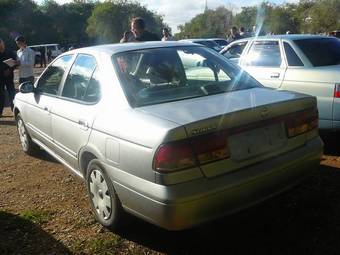 2002 Nissan Sunny Photos