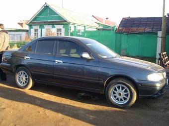 2002 Nissan Sunny Photos