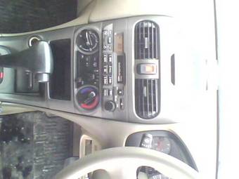 2002 Nissan Sunny Pictures