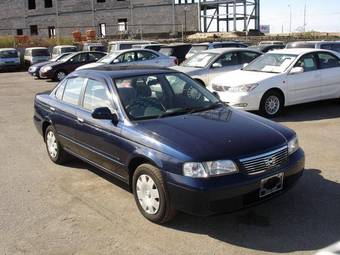 2002 Nissan Sunny Photos